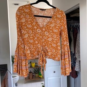 American eagle crop top with wide sleeves